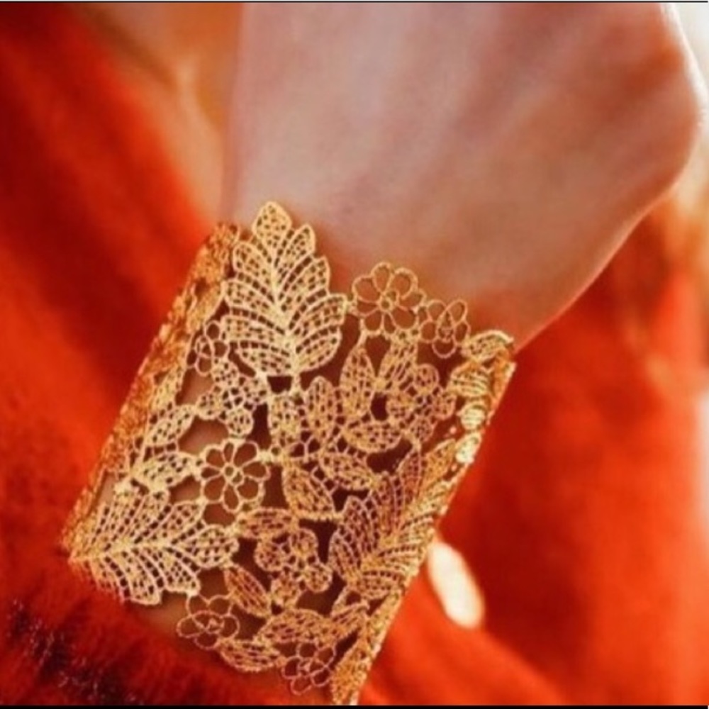 Stella & Dot |Dainty Gold Lace Chantilly Lace Cuff Bracelet - Picture 4 of 10